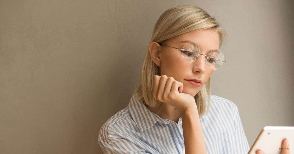 Minimalist Glasses for Your Sleek Wardrobe