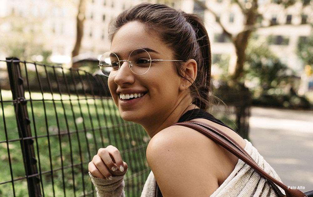 Are Rimless Glasses in Fashion: A Modern Style Statement