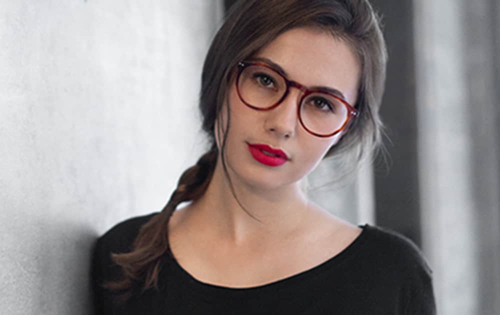 Woman with ponytail wearing tortoiseshell eyeglasses