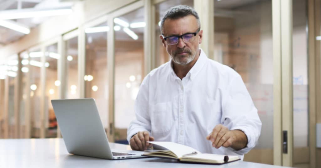 Are reading glasses and computer glasses the same?