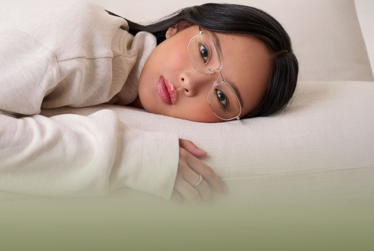 Effortless comfort with 180° flex hinges that bend, not break.