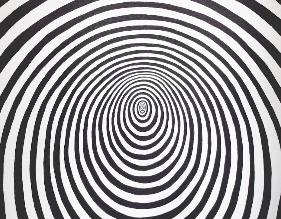 An optical illusion with black and white concentric rings.