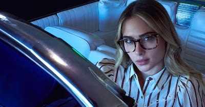 Office Siren Glasses – How to Nail the Office Siren Look