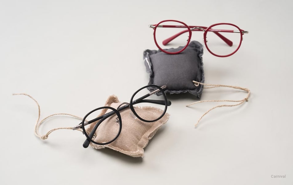 Two round progressive glasses on small cushions