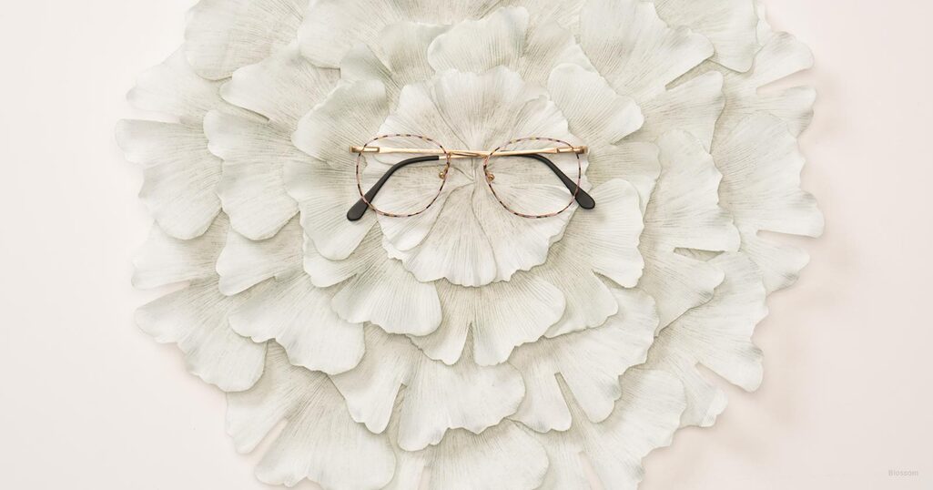 What To Do With Old Eyeglasses: Three Great Uses