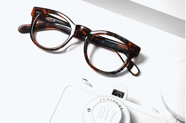 Full-Rimmed Frames