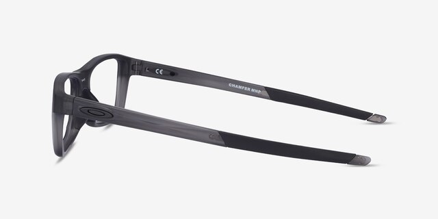 Oakley Chamfer MNP Gris PlastiqueMontures de lunettes de vue d'EyeBuyDirect, Vue de Côté