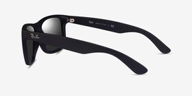 Ray-Ban Justin Matte Black Plastique Soleil de Lunette de vue d'EyeBuyDirect, Vue de Côté