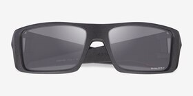 Oakley Heliostat Frosted Gray Plastique Soleil de Lunette de vue d'EyeBuyDirect, Vue Rapprochée