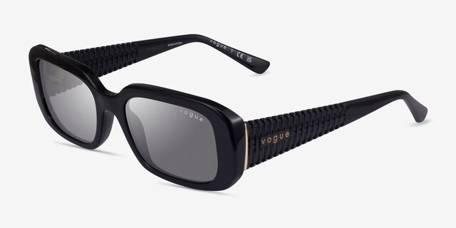 Vogue Eyewear VO5565S Noir PlastiqueSoleil de Lunette de vue d'EyeBuyDirect, Vue d'Angle