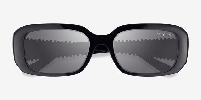 Vogue Eyewear VO5565S Noir PlastiqueSoleil de Lunette de vue d'EyeBuyDirect, Vue Rapprochée