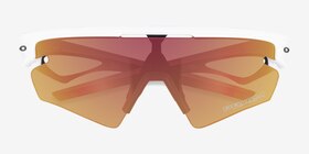 Oakley Sphaera Matte White Plastique Soleil de Lunette de vue d'EyeBuyDirect, Vue Rapprochée