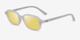 Ray-Ban RB4455 Zuri Blanche Éco-responsable Soleil de Lunette de vue d'EyeBuyDirect, Vue d'Angle