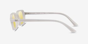 Ray-Ban RB4455 Zuri Blanche Éco-responsable Soleil de Lunette de vue d'EyeBuyDirect, Vue de Côté