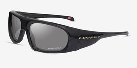 Oakley Belleville Noir Plastique Soleil de Lunette de vue d'EyeBuyDirect, Vue d'Angle