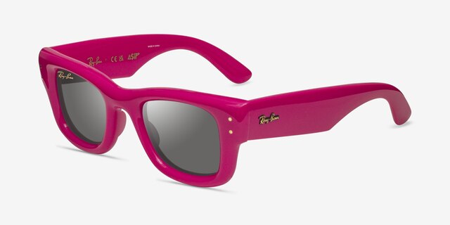 Ray-Ban Wayfarer Puffer Polished Fucsia PlastiqueSoleil de Lunette de vue d'EyeBuyDirect, Vue d'Angle