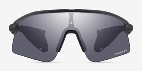 Oakley OO9518 Stunt Devil Gray Smoke Plastique Soleil de Lunette de vue d'EyeBuyDirect, Vue de Face