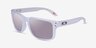 Oakley OO9102 Holbrook Matte Clear PlastiqueSoleil de Lunette de vue d'EyeBuyDirect, Vue d'Angle