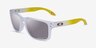 Oakley OO9102 Holbrook Matte Clear PlastiqueSoleil de Lunette de vue d'EyeBuyDirect, Vue d'Angle