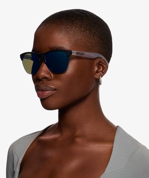 Matte Black Matte Clear Oakley Frogskins Lite -  Plastique Sunglasses