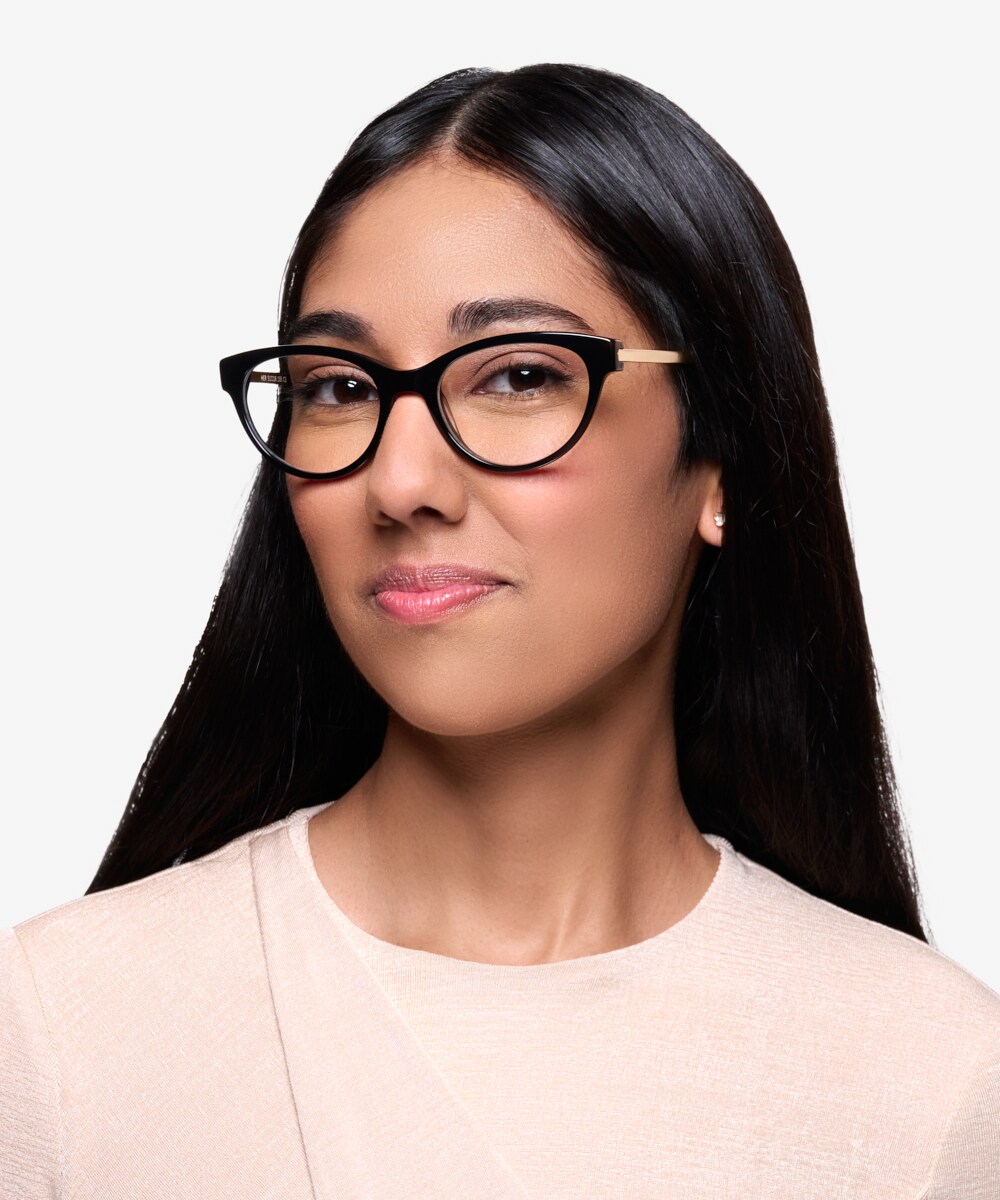 side i | Glasses inspiration, Brunette glasses, Cute girl with glasses