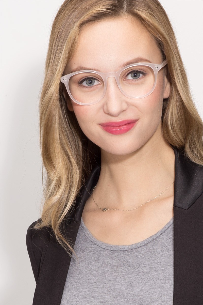 White circular outlet glasses