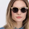 College Jaune Wood-textureSoleil de Lunette de vue pour Femmes d'EyeBuyDirect