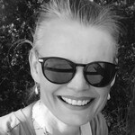 Sarah B. - Black - round - plastic-metal