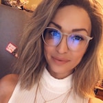 Amanda E. - Faded Rose - round - plastic