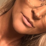 Hillarie T. - Golden - square - metal