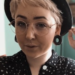 Sierra E. - Golden - round - metal