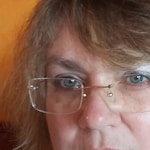 Melissa Q C. -  Golden  - rectangle - metal