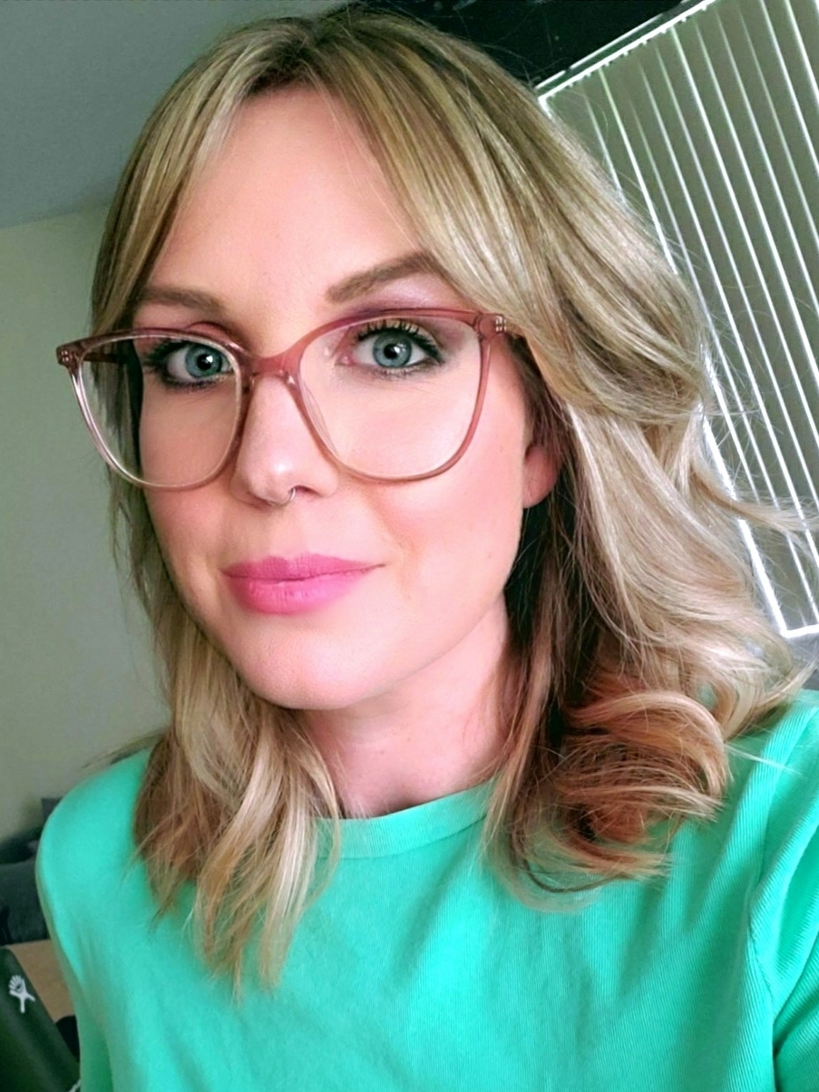 Aroma SubtlyCurved Clear Pink Glasses EyeBuyDirect