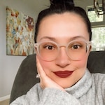 Taylor O. - Matte White - round - plastic