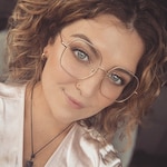 Hayli S. - Golden - square - metal