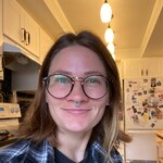 Jeanette A. - Red/Floral - round - plastic