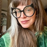 Victoria W. - Black Gold - horn - acetate