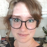 Julia S. - Shiny Black - round - plastic