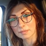 Bridgett T. - Red/Floral - round - plastic