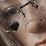 Abigail L. - Black - round - metal